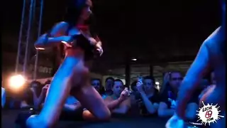 شاب عضلات يمارس جنس شرجي عنيف في بث مباشر صريح