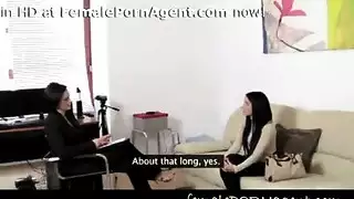 كشاف إباحي وهمي يجد لها القضيب المثالي للتصوير