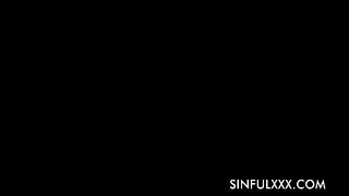 رومانسية إكس إكس إكس: جنس عاطفي وهزات جماع حميمة