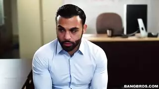 شرموطة آسيوية في المكتب تمارس الجنس بقوة مع زميل