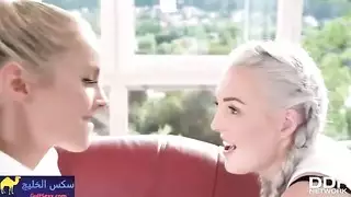 سحاقيات فيتش الأقدام: عاهرات تمص الأصابع وتلعق كس بعض