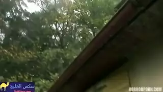 جنس مسكون: لعنة تحولها إلى شيطانة أثناء الجنس في منزل مهجور