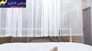 جنس جماعي بعد الدوام: عدة قضبان لفتاة المكتب