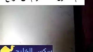 فتاة مغربية حارّة تُضاجع وقوفًا وتنتشر على الأرض