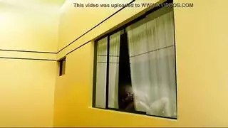 جنس صعب في غرفة القياس: لقاء سكس أجنبي في المتجر