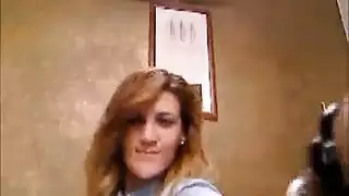 فحص إباحي: حوريات فرنسيات في معاطف بيضاء