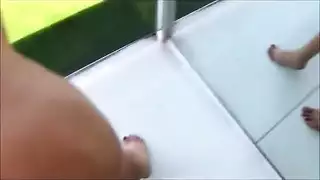 العاهرة المراهقة الشقراء تأخذ قضيبًا كبيرًا على البلكونة سكس روسي صريح