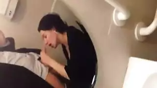 الشرموطة يتم مضاجعة وجهها وتحب كل قطرة