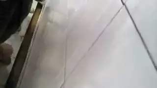 ثلاثي مع سمينة في المتجر: إيلاج مزدوج مع شابين أسمرين