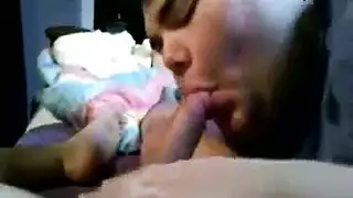 بلع عميق لرجل سمين جنس فموي مكثف ورضاعة