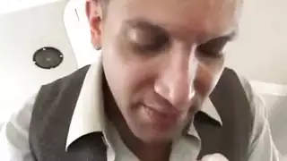 جنس في حافلة عامة: مراهقات شقراوات تمارس الجنس مع الأستاذ ومع بعضهن