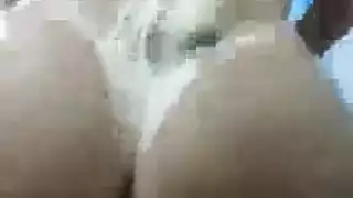 شقراوان ساخنتان تشاركان ثنائي صعب مع فتى الحي الوسيم