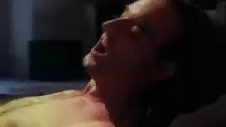 بورن عذري: شاهد جيانا مايكلز تمارس الإصبع حتى النشوة