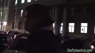 سمراء روسية مثلية: مداعبة على الأريكة في وقت متأخر من الليل