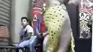 فتاة مصرية ممتلئة الجسم ترقص عارية – مستعدة لعلاقة جنسية قوية