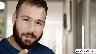 يختنق فوراً على قضيب وحشي سميك