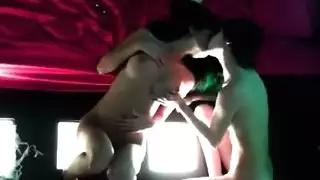 جارات مثليات تمارسن الجنس: منزل مهجور مليء باللعب المهبلي