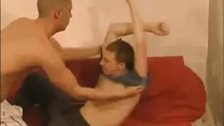 مشهد مثلي صريح: عروض استمناء تتحول إلى حركات شرجية مثيرة