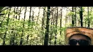 شقراء جميلة تتعرض للخنق والقذف على سرير المساج