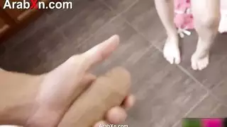 واحد يلعب بزب بنبه