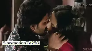 نجمة إباحية شقراء تمارس وضعية الكلب بشدة