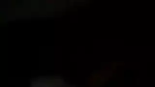 زانق اخته وهيه بتشخ خره من طزها في الحمام