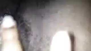 الفتيات العاهرات يتظاهرن بالاتصال بينما يتم ضربهن