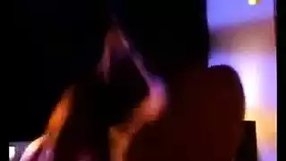سمراء مثيرة تفرك فرجها الزلق من أجل رجلها