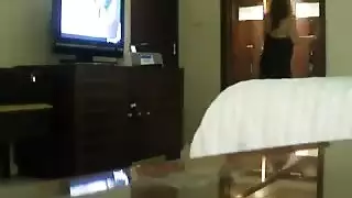 عامله نفسي نايمه عشان ينيكها