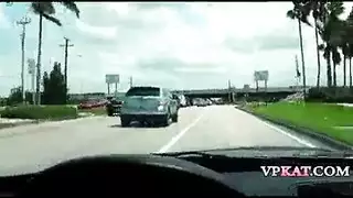 السائق الأحمر الشد في الغابة