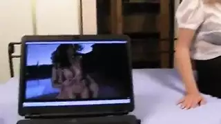 الابن والام في غرفه النوم نيك