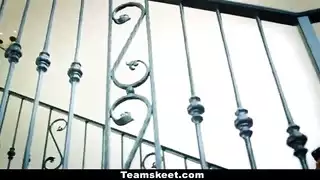 غنج واهات وصراخ