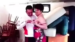 رجال الجزر بشعر مستقيم في فعل جنسي جماعي إباحي عنيف