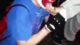 الاخت يقرا كتاب مترجم