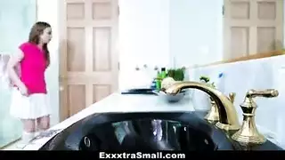 الاب ينيك ابنته حتى يخرج لبن