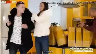ينيك محارم مترجم عربي ساخن جدآ نيك مرت ابوة في الحمام