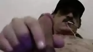 امرأة لديه عضلات تصرع هي وزوجها