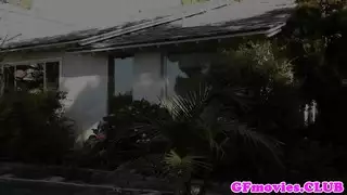 تمص قضيبه بقوة