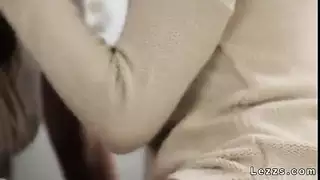 شرج عميق ولعق متلهف للخصيتين في مقطع إباحي ساخن
