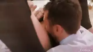 لانا رودس تستمتع بقذف مني وجهي قاسٍ من عشيقها