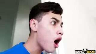 الاخت تتحايل على اخوها حتى ينيكها