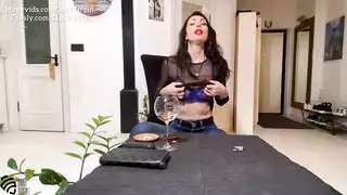 عطش في مص العضو ينتهي باختراق عنيف في وضعية المبشر