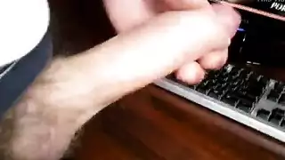 العادة السرية القوية حتى انفجار حمولة منوية ضخمة