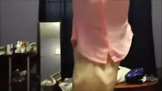 تجرع زبي الطويل الصلب بينما أحاول كبح شهوتي