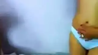 كس ضيق مبلل يتوسل للحصول على قذف وجهي قاس