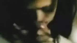 تنام جنب ابنها وتغريه