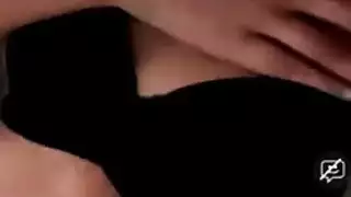 ملكة الشرج المراهقة تأخذ قضيبين في أول مشهد إباحي