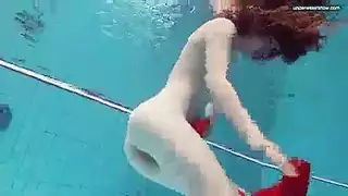 فتاة بريئة تُدمر بالاختراق الثلاثي إكس إكس إكس