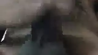 أثداء هولي مايكلز الهائلة ترتد بينما يتم تلبيسها أثناء التزلج