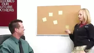 أنثى هزة الجماع إلاهة ضخمة الثدي